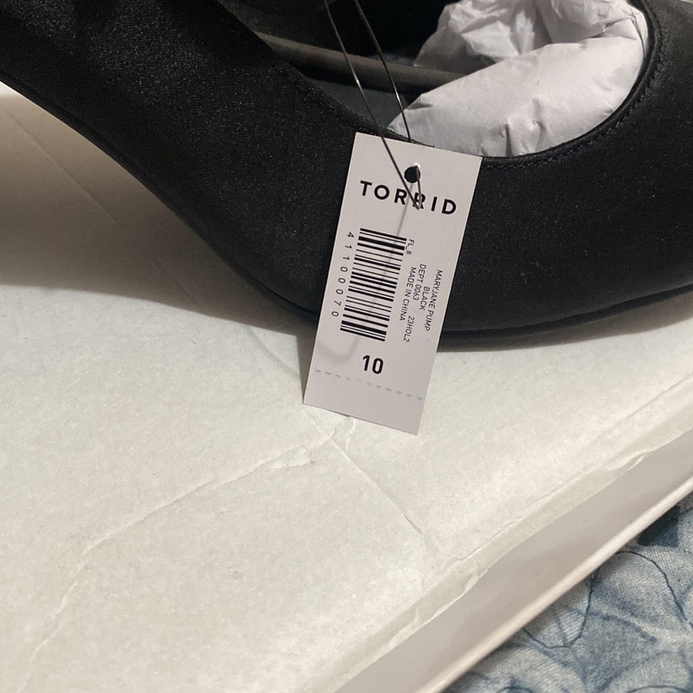 Mary Jane Black Satin Pump - Picture 4 of 5